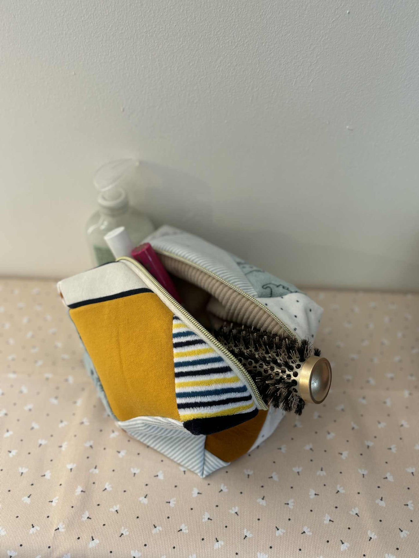 🧼 Trousse de toilette souvenir – Patchwork personnalisé