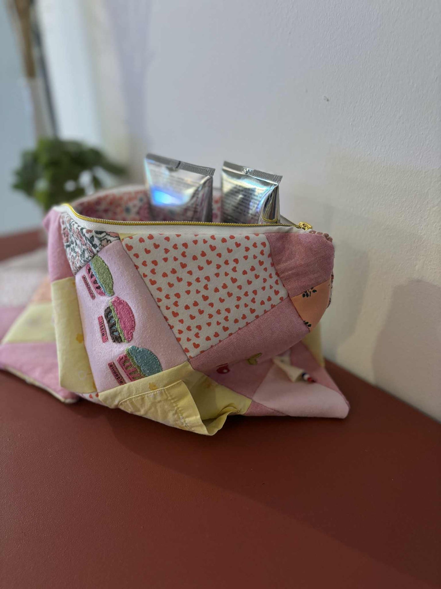 Pochette souvenir – création unique à partir d’anciens vêtements de bébé 💞