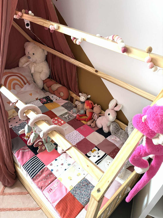 Que faire des vêtements de bébé devenus trop petits ?