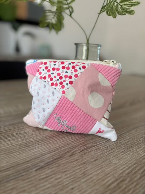 Pochette souvenir – création unique à partir d’anciens vêtements de bébé 💞