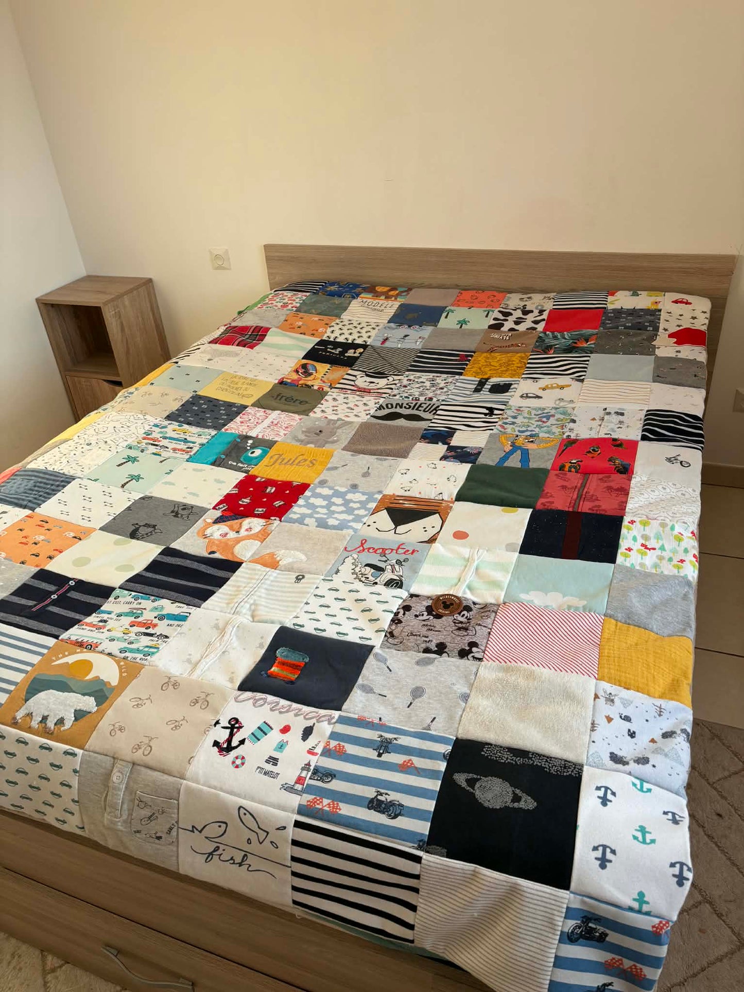 🧵 Couverture souvenir – Transformez les vêtements de votre enfant en un trésor unique ✨