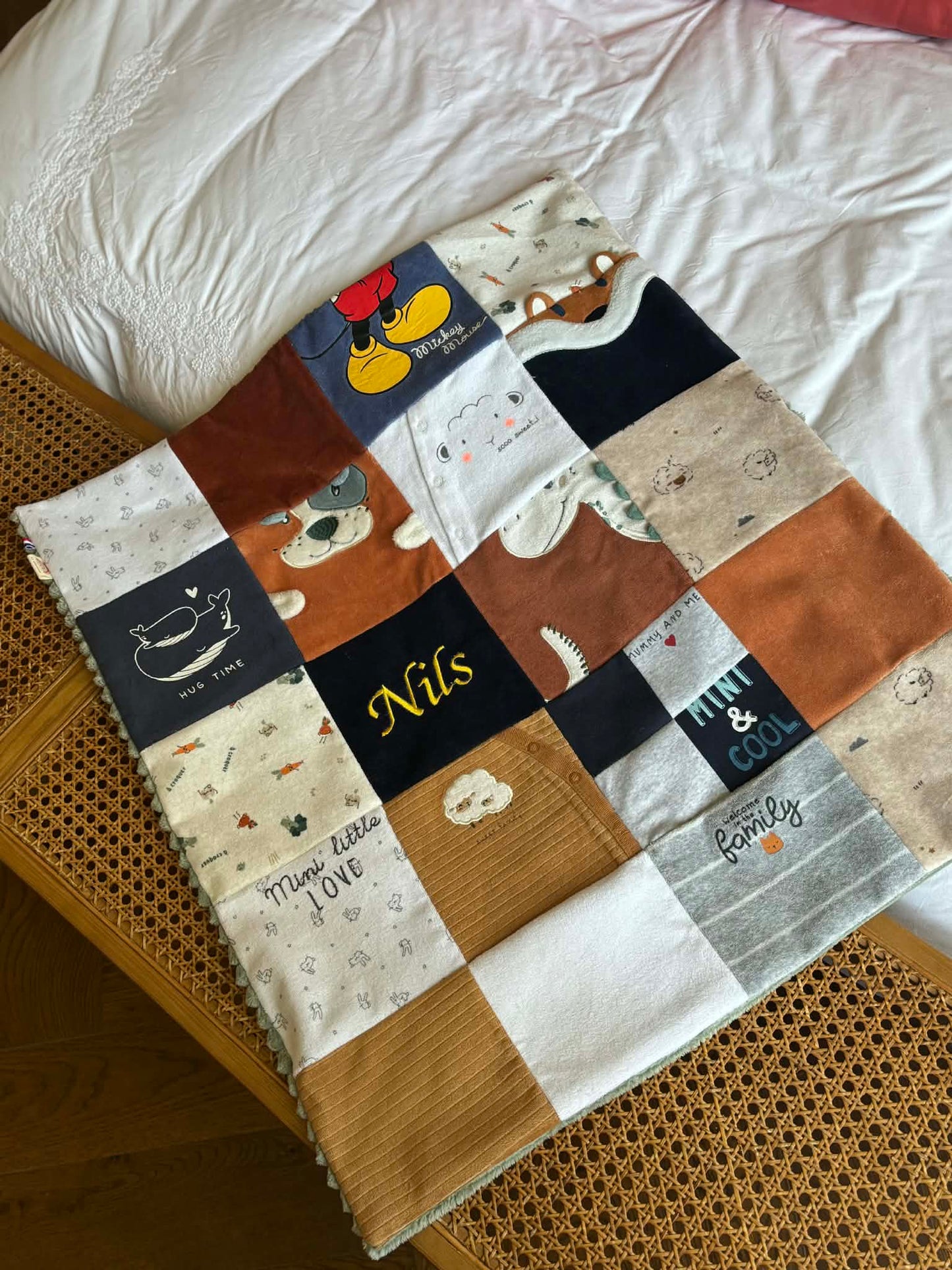 🧵 Couverture souvenir – Transformez les vêtements de votre enfant en un trésor unique ✨