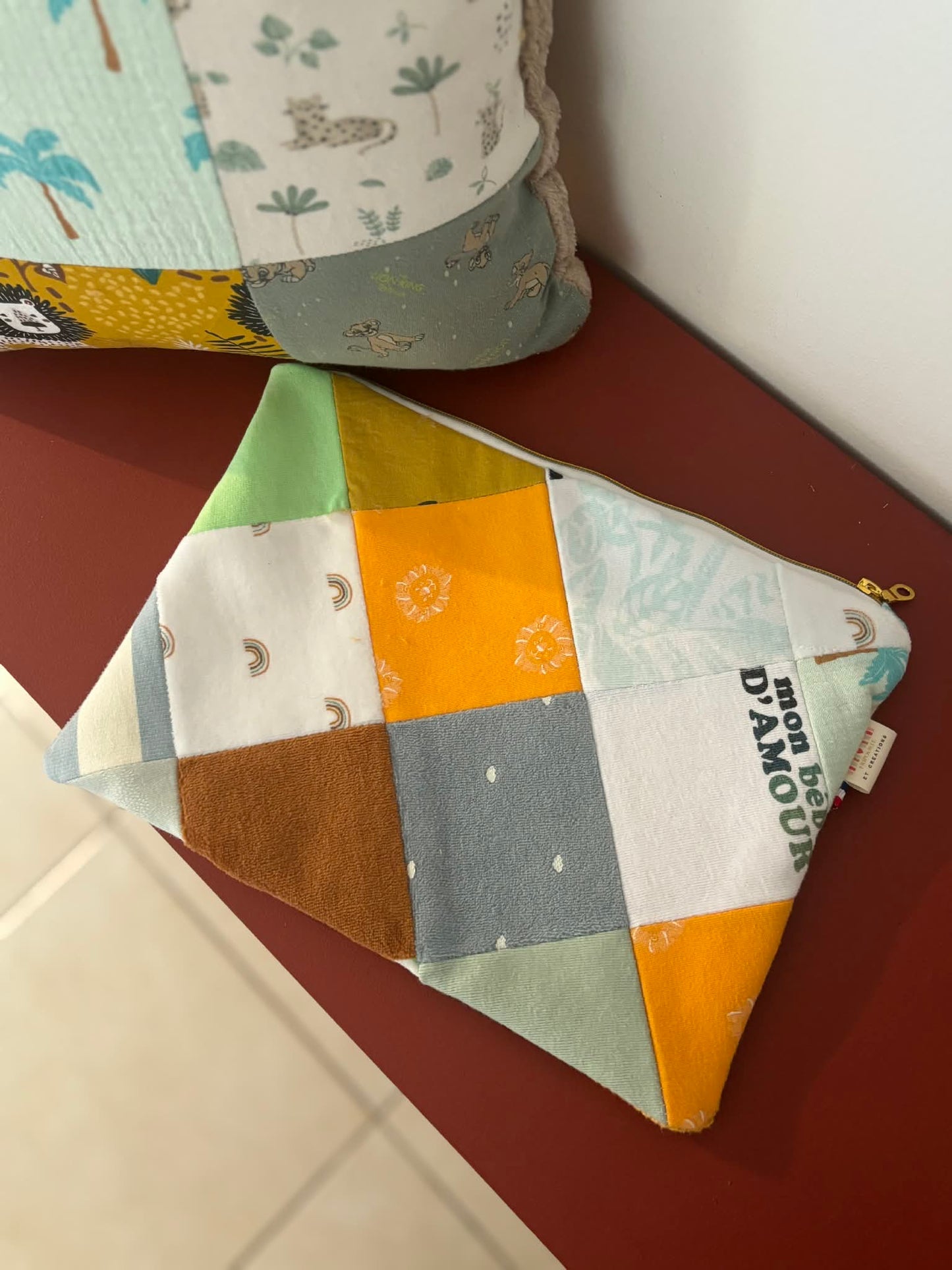 💛 Pochette souvenir personnalisée – créée à partir des vêtements de bébé